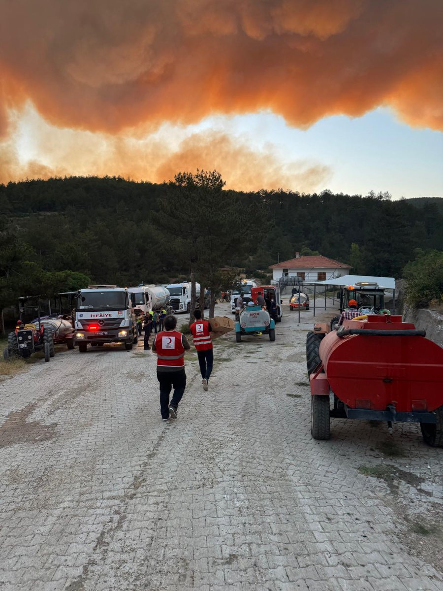 Hâlâ yangın bölgesindeyiz, birlikte yaraları sarmaya devam ediyoruz. 🔥❤️‍🩹