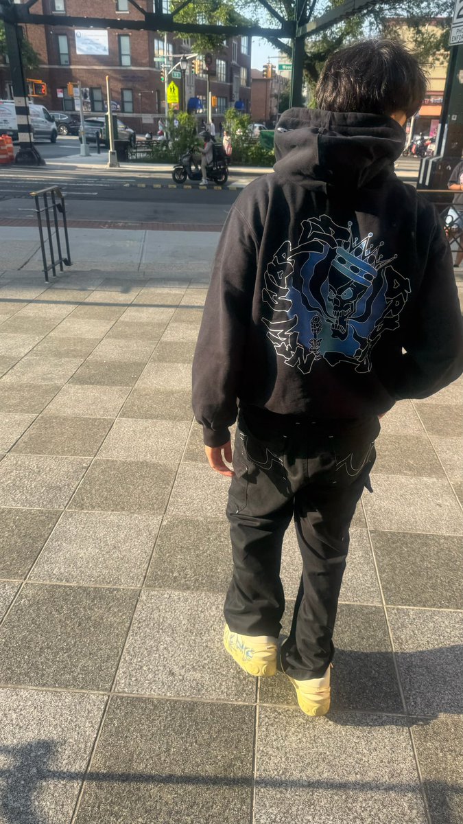 dvidgXX's tweet photo. Me. You. New York.. haha, piénsalo https://t.co/daYF4oGR4t