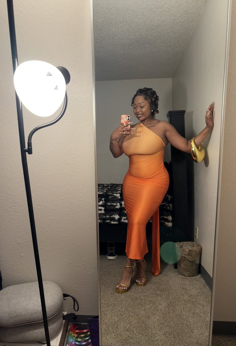 briaananax's tweet image. wanted more pictures of me outside but the sun was playing peak a boo all day so indoor pics it is 🙃
but happy golden birthday to me 🫶🏽✨