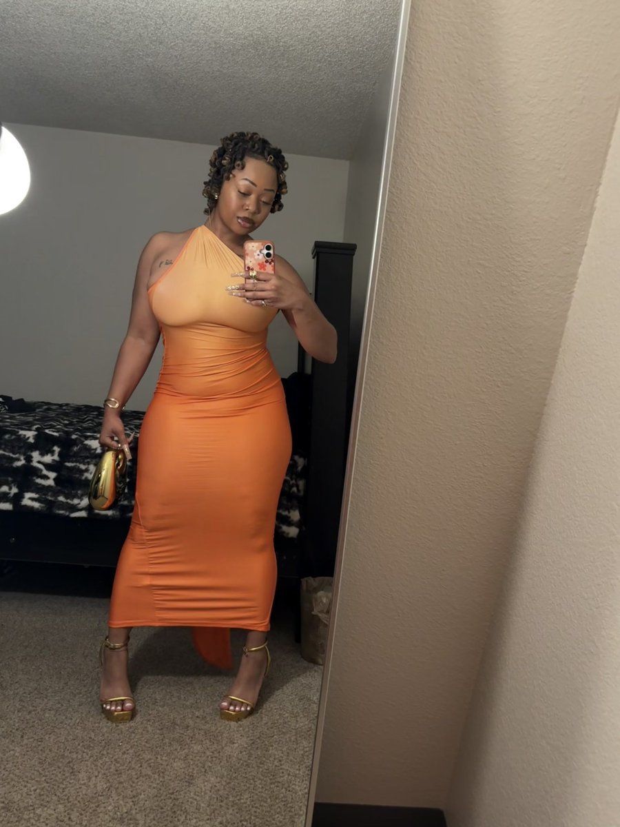 briaananax's tweet image. wanted more pictures of me outside but the sun was playing peak a boo all day so indoor pics it is 🙃
but happy golden birthday to me 🫶🏽✨