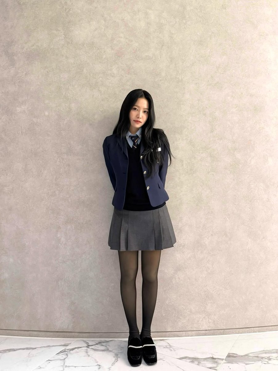 yerivese's tweet image. BAEK JENNA THE QUEEN OF THE SCHOOL 🥰