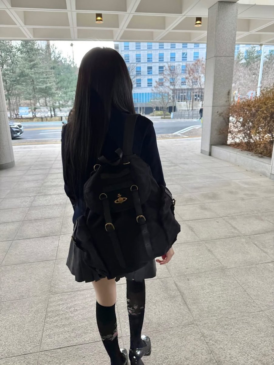 yerivese's tweet image. BAEK JENNA THE QUEEN OF THE SCHOOL 🥰