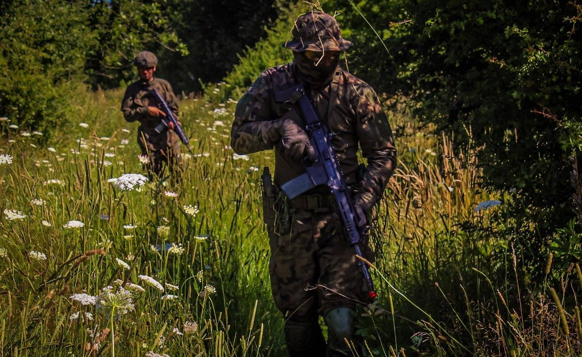 DGeneralneRSZ's tweet image. Legia Akademicka to program ochotniczego szkolenia wojskowego skierowany do studentów i absolwentów uczelni wyższych, organizowany przez Ministerstwo Obrony Narodowej. Celem programu jest przygotowanie studentów do pełnienia służby wojskowej w rezerwie lub zawodowej oraz…