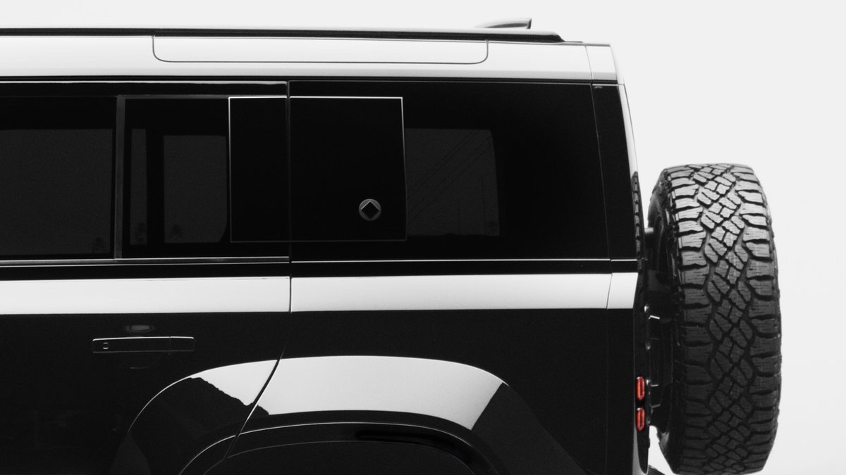 WeLoved_Once's tweet image. Power meets prestige. The Defender OCTA Black is where engineering excellence meets pure elegance. Black has never looked this bold. 🖤 #DefenderOCTA #LuxuryRedefined #LandRover