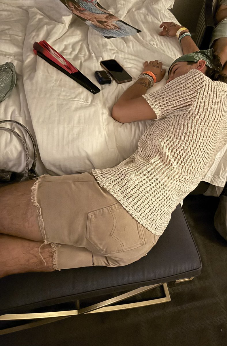bigfannysmacker's tweet image. getting ready for the club