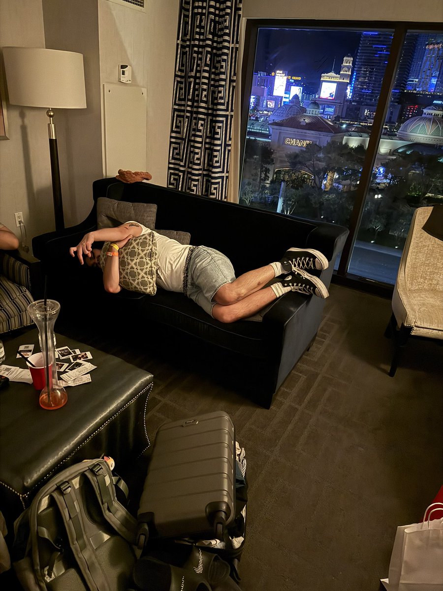 bigfannysmacker's tweet image. getting ready for the club