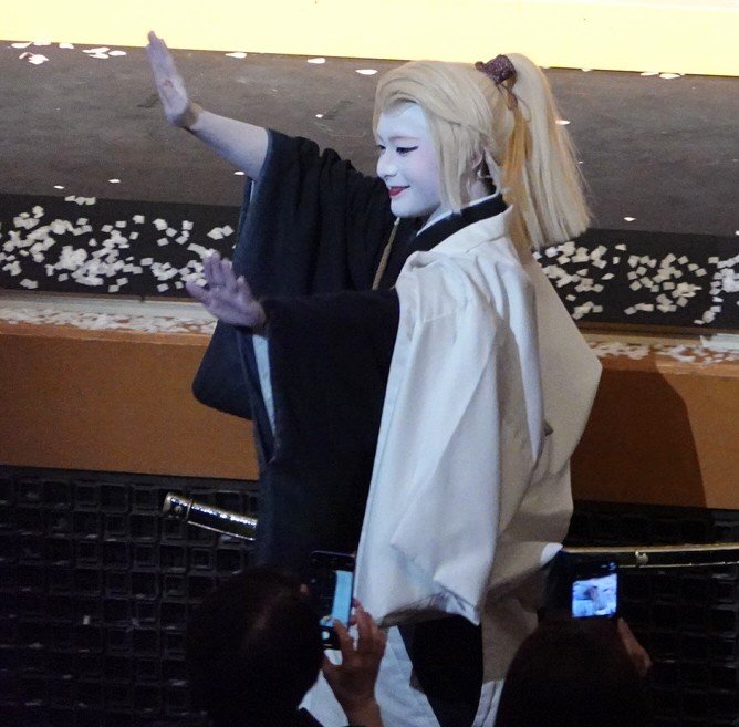 easteaglechun3's tweet image. ふたりとも美少女なんだから美少年なんてお手のものよね。女形しっかりやっておくと、立役で独特の色気が出せるようになると聞いたことがある。今後が楽しみ!#刀剣乱舞歌舞伎 #とうかぶ