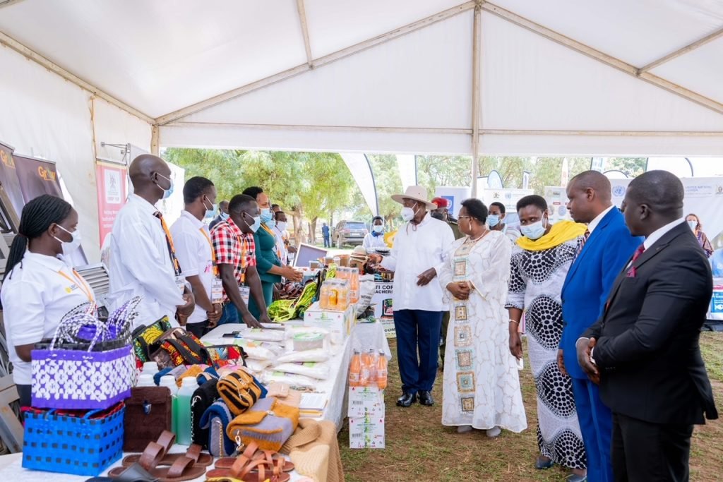 Katrina__Sim's tweet image. His ability to connect with all generations—from the Bazzukulu to the elders—makes President Yoweri Museveni a unifier of Uganda’s social fabric.
#WhyUgStillNeedsM7 #WhyUgDecidedM7
