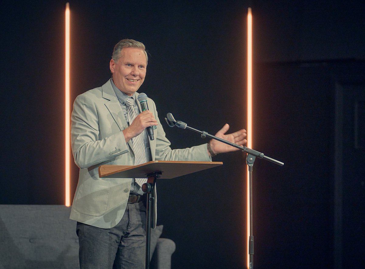 With International Friendship Day on the horizon, we would like to do a big shout out to Friend of the Charity, Sheridan Voysey. 
Sheridan is the Founder and CEO of the Friendship Lab, an exciting new project to help friendships thrive.