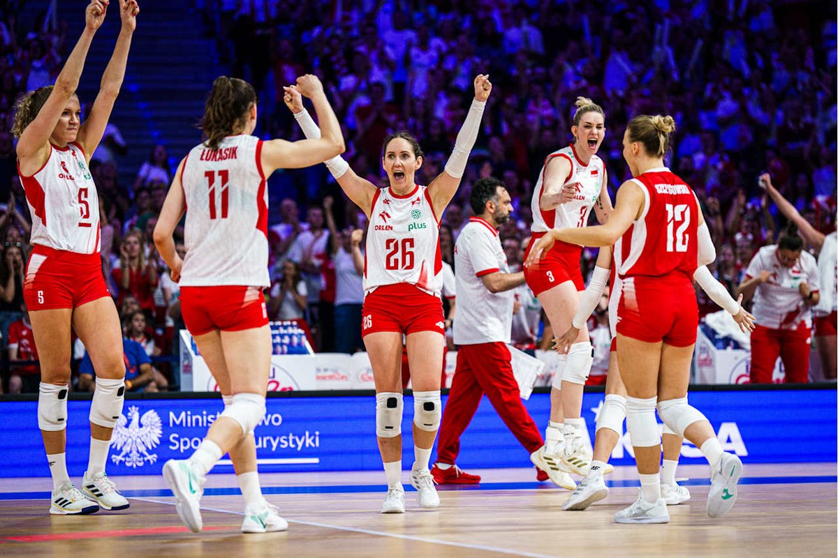 KSDevelopres's tweet image. Dzień dobry w ten piękny, siatkarski poniedziałek ☀️
MAMY TO! MEDAL #VNL2025 JEST NASZ! 🥉🇵🇱
Po takim meczu o brąz #VNL2025 trudno nie zacząć tygodnia z uśmiechem 😍🥉To była prawdziwa uczta dla fanów siatkówki🏐
Miłego poniedziałku!🤍❤️
📸 volleyballworld
#Polska #Volleyball
