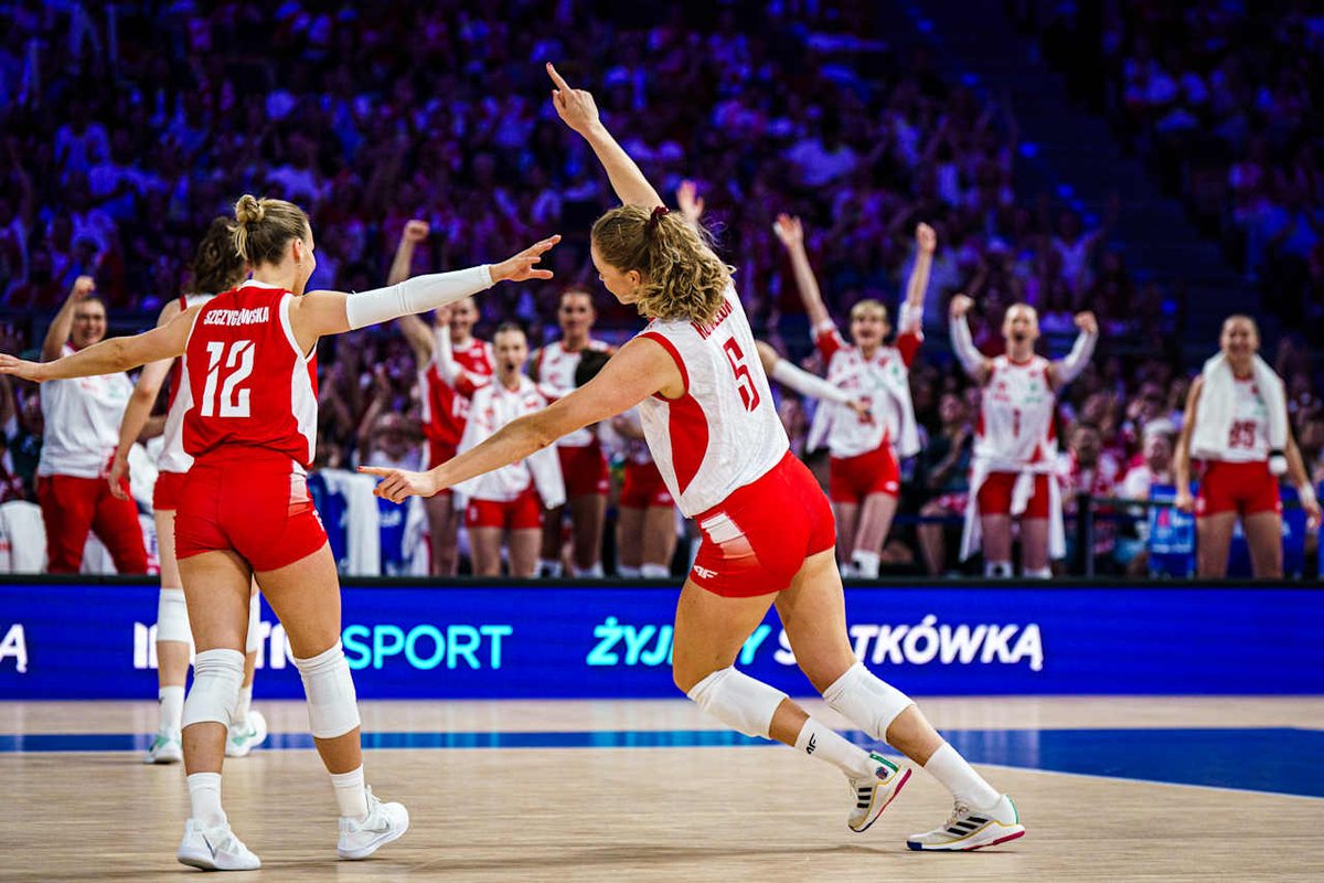 KSDevelopres's tweet image. Dzień dobry w ten piękny, siatkarski poniedziałek ☀️
MAMY TO! MEDAL #VNL2025 JEST NASZ! 🥉🇵🇱
Po takim meczu o brąz #VNL2025 trudno nie zacząć tygodnia z uśmiechem 😍🥉To była prawdziwa uczta dla fanów siatkówki🏐
Miłego poniedziałku!🤍❤️
📸 volleyballworld
#Polska #Volleyball