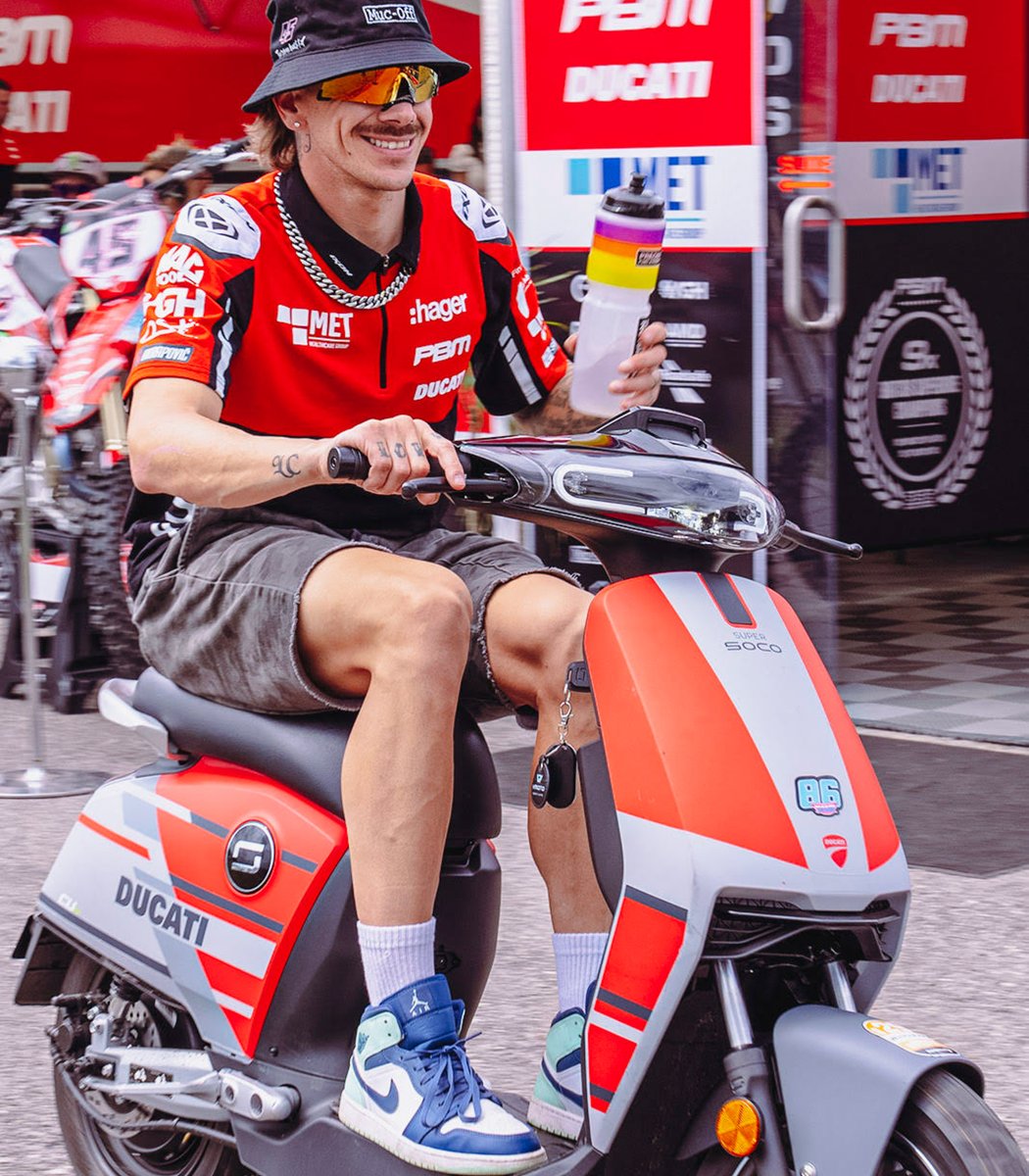 vmotosocouk's tweet image. All smiles from Scott Redding who's back to winning ways with the @pbm_team, scoring a third, second, and first place finish at the weekend, where he was crowned the Monster Energy King of Brands! 

#ScottRedding #Vmoto #VmotoCUx