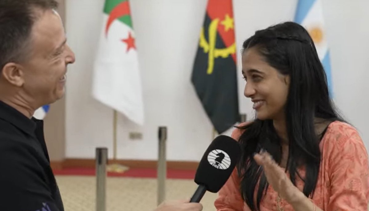 FirstpostSports's tweet image. Divya Deshmukh beats Koneru Humpy in tiebreaks to become the FIDE Women&apos;s World Cup Champion 2025 👑

The 19-year-old Indian has also earned the title of a Grandmaster ♟️!

firstpost.com/sports/chess/k…