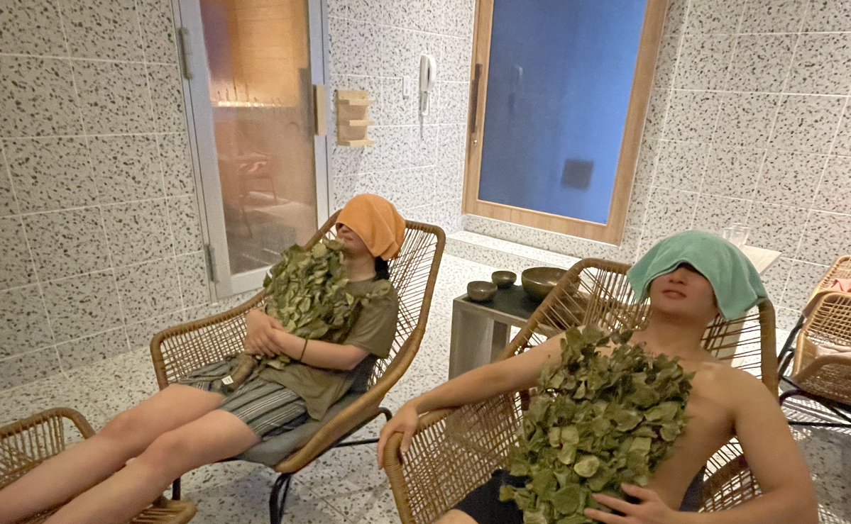spasauna_joso's tweet image. 【🌿ペア割キャンペーン🌿】
お湯むすび大人気🧖♀️🧖♂️ 同時施術が楽しめるペアウィスキング🌿もっと多くの方にご体験いただきたく…
✨500円オフ実施✨*
通常 6,600円 × 2名 = 13,200円 → 12,700円
大切な人と、極上の“ととのい”体験を。
ご予約はお早めに👇
【reserva.be/oyumusubi】…