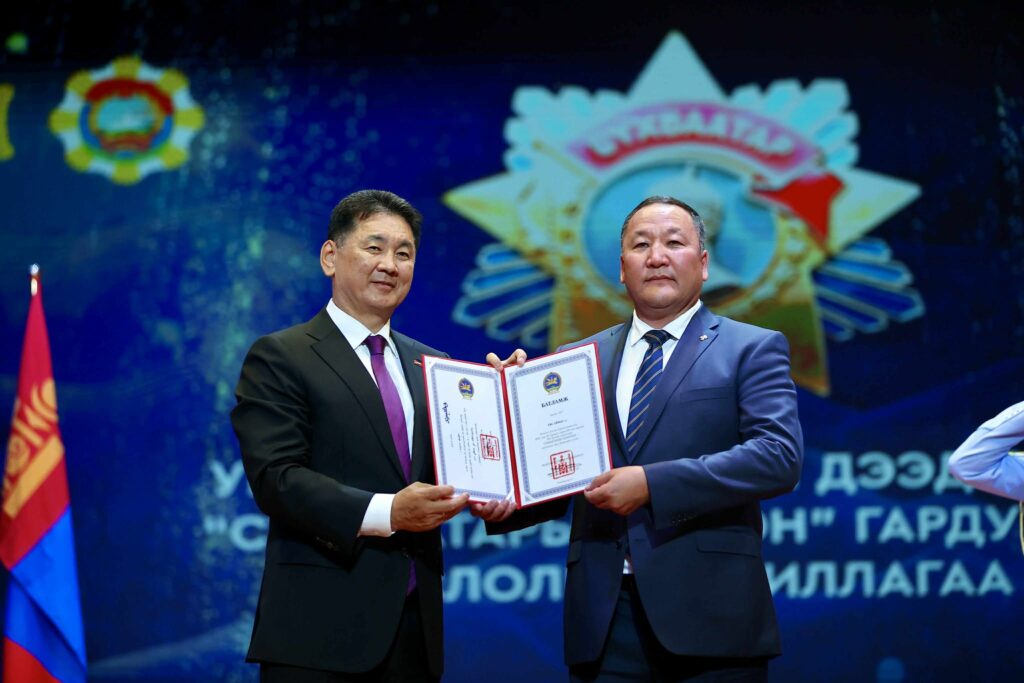 sonin_mn's tweet image. Түүхт 100 жилийнхээ ойтой золгож буй Увс аймгийг Сүхбаатарын одонгоор шагналаа
sonin.mn/newsDetail/116…