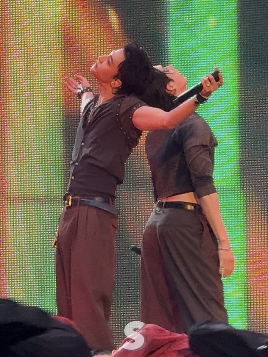 _lixfreckles_'s tweet image. me voy a volver completamente LOCA