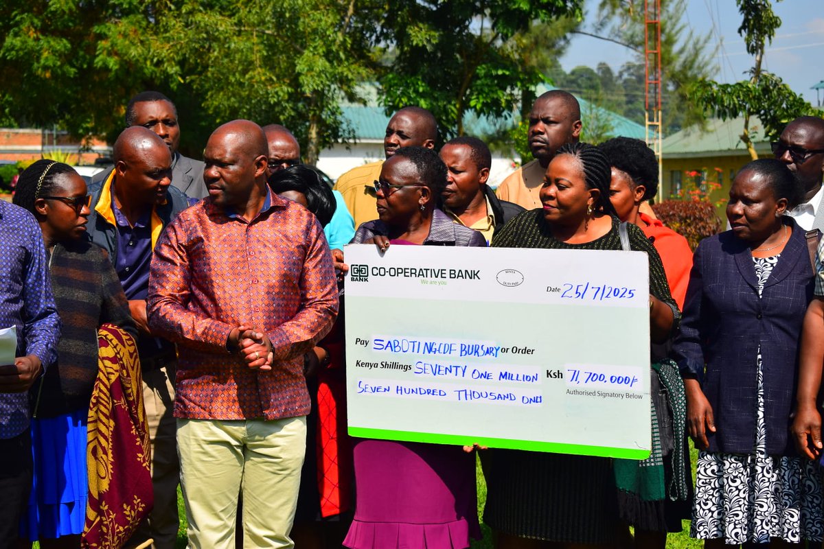 Honcalebamisi's tweet image. There is bursary issuance ongoing in saboti today . Mainly for day schools and boarding secondary schools . 

I urge all applicants to check with their respective village to village stations across all corners of saboti constituency.

 For university and colleges, it shall be…