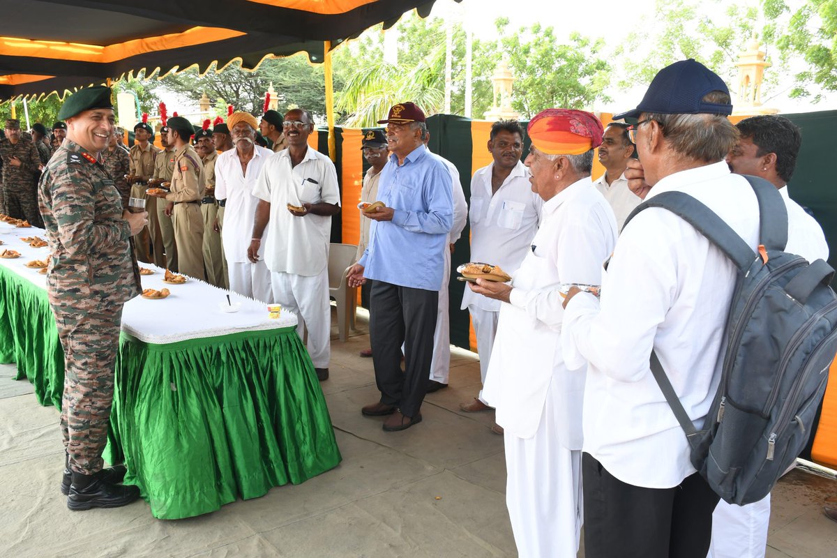 KonarkCorps's tweet image. “Where Valour Met Victory”

#BattleAxeDivision commemorated #KargilVijayDiwas2025 at #Jaisalmer, #Pokhran, #Alwar, #Udaipur &amp;amp; #Niwaru. #Veterans, #VeerNaris, #NCC cadets &amp;amp; children participated in events - Wreath Laying Ceremony, Weapon &amp;amp; Equipment Display to honour #Bravehearts.