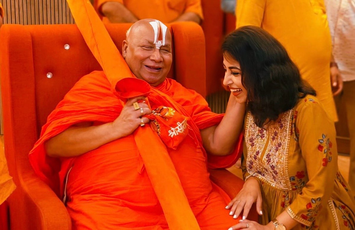 ShaliniKTiwari's tweet image. आशीर्वाद मिल गया… अगला पॉडकास्ट तुलसी पीठाधीश्वर, जगद्गुरु श्री रामभद्राचार्य जी महाराज का है… राष्ट्र के तमाम मुद्दों के अलावा धर्म पर भी लंबी चर्रा हुई है गुरुदेव से… देखिएगा ज़रूर
#TakeoffwithSKT