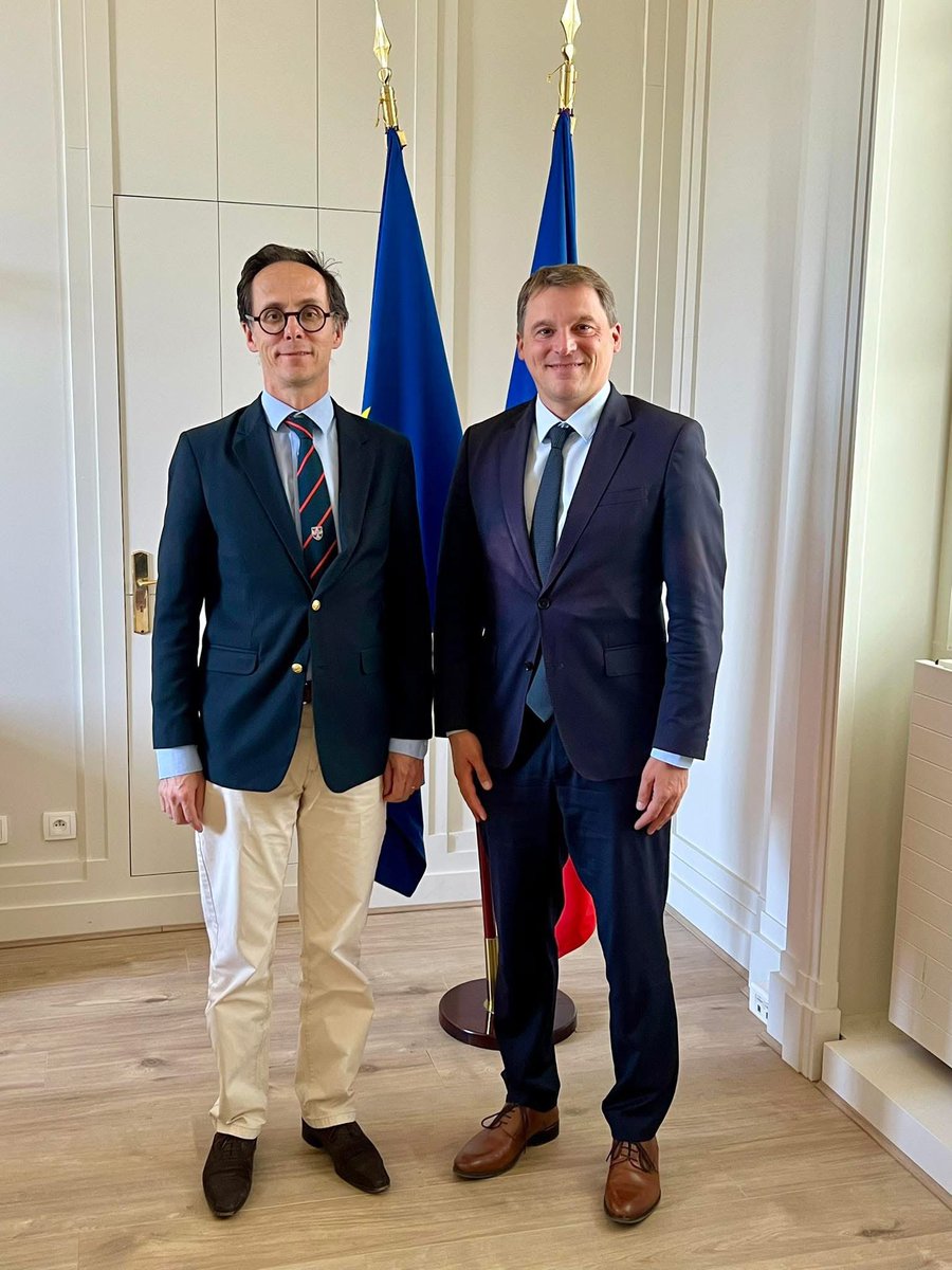 Nicolas Ray (@nicolasray03) on Twitter photo 🇫🇷🤝 Retour sur ma récente rencontre bilatérale avec Monsieur le <a href="/Prefet03/">Préfet de l'Allier</a>, Christophe NOËL DU PAYRAT.
L’occasion d’aborder avec lui différents dossiers de la circonscription :
✅ le Contournement nord-ouest de Vichy. Son financement sera prévu dans le volet mobilité du CPER qui 🇫🇷🤝 Retour sur ma récente rencontre bilatérale avec Monsieur le <a href="/Prefet03/">Préfet de l'Allier</a>, Christophe NOËL DU PAYRAT.
L’occasion d’aborder avec lui différents dossiers de la circonscription :
✅ le Contournement nord-ouest de Vichy. Son financement sera prévu dans le volet mobilité du CPER qui