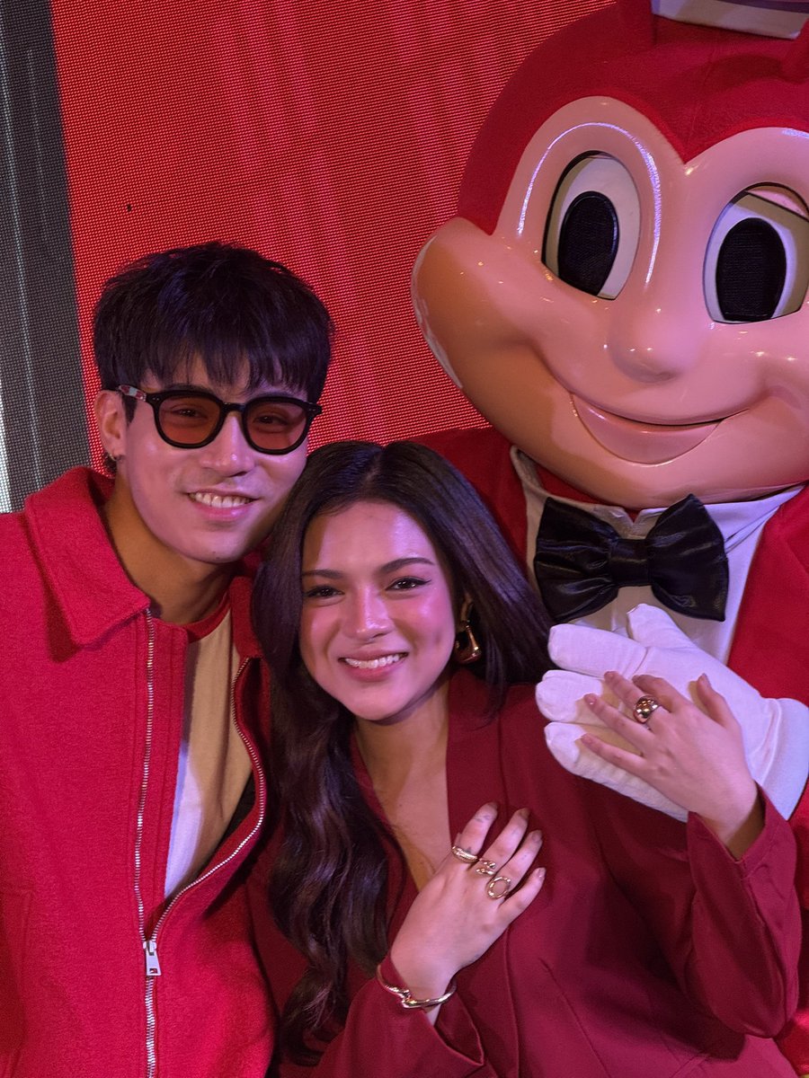 traumadump___'s tweet image. same jollibee, same uwu
@mikslmnc
@brentymanalo
#MikBrentforJollibee
#JollibeeApp
