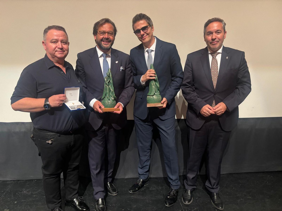 JuntaGranada's tweet image. El delegado del Gobierno @agranados6957, junto al delegado de @EconoHaciendAND, @GumerFernandez2, asisten en Guadix a la lectura del pregón del Cascamorras 2025, por parte del periodista Fernando Díaz de la  Guardia