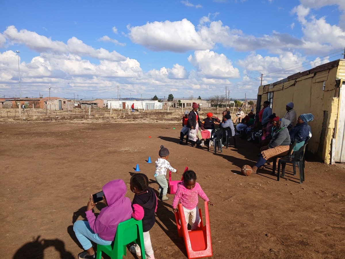macua_sa's tweet image. On Friday, the MACUA Theunissen Branch hosted a discussion on Mining Related Grievances of the elderly and disabled in the community, the branch also played indigenous games where WAMUA competed against the elderly. 

The aim of the event was to promote equal opportunities and…