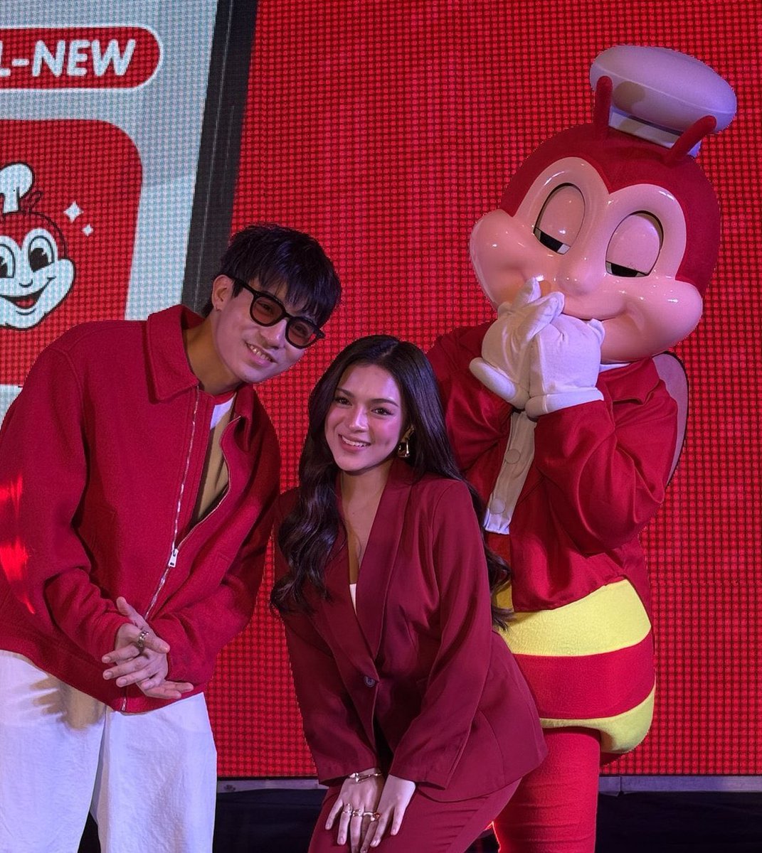 traumadump___'s tweet image. pati si jollibee di naibulsa ang kileeeg!!
@mikslmnc
@brentymanalo
#MikBrentforJollibee
#JollibeeApp
