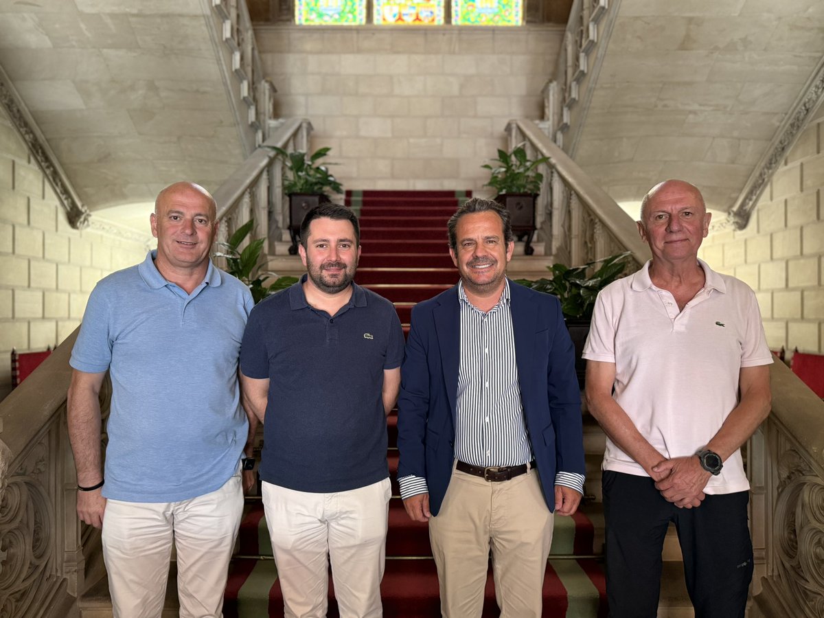<a href="/AjValldemossa/">Ajuntament de Valldemossa</a> <a href="/ajuntamentSelva/">Ajuntament de Selva</a> <a href="/AjuntamentDeia/">Ajuntament de Deià</a> <a href="/AjBanyalbufar/">Ajuntament de Banyalbufar</a> <a href="/LBoschPerez/">Leonor Bosch Pérez</a> Els batles de Campanet, Puigpunyent, Fornalutx i Alaró també s'han reunit amb nosaltres per analitzar conjuntament la proposta de Llei i els aspectes que incideixen en els seus respectius municipis.