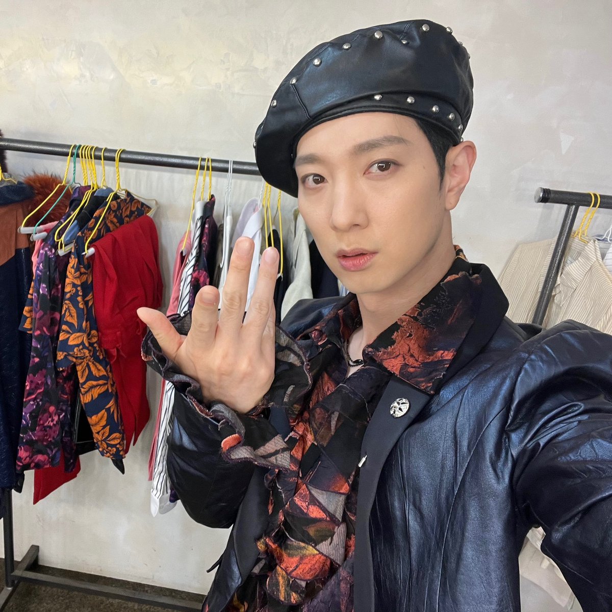 w1nterwest's tweet image. 오와 이집 눈썹 데박 잘생기게 그려주신다