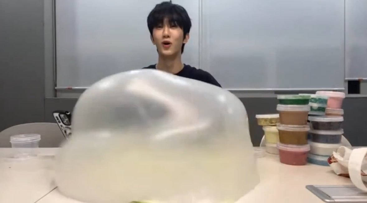 whwehla2's tweet image. 아이무진너무소중해서 이바풍안에가둬야돼