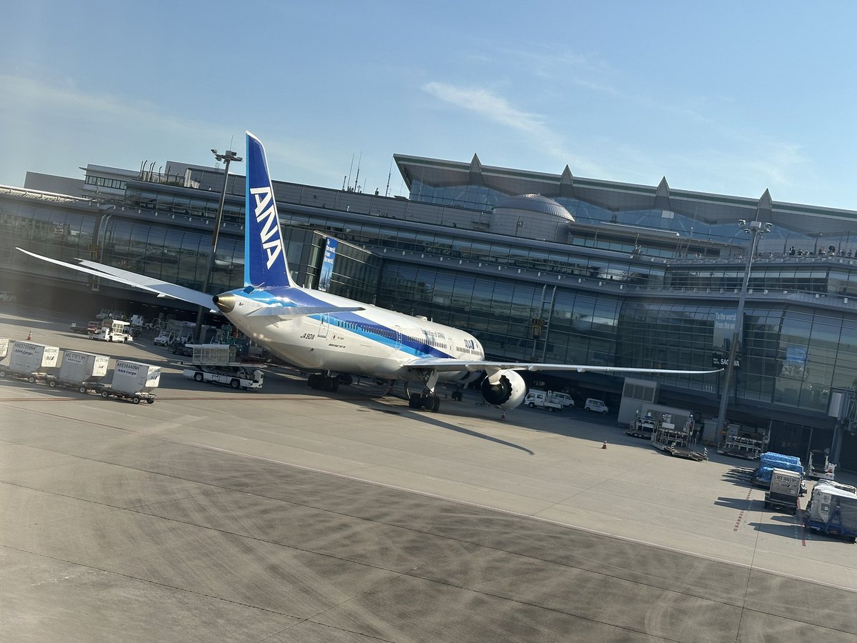 LiveFromALounge's tweet image. Approximately 35% of the Boeing 787 is made in Japan.