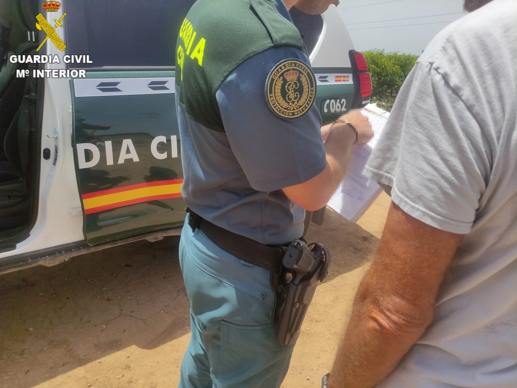 Set detinguts per robar en empreses de #Ribarroja i Crevillent infoturia.com/riba-roja-de-t… <a href="/guardiacivil/">Guardia Civil</a> <a href="/RobertRaga/">Robert Raga</a> <a href="/ayto_riba_roja/">Ayto Riba-roja</a>