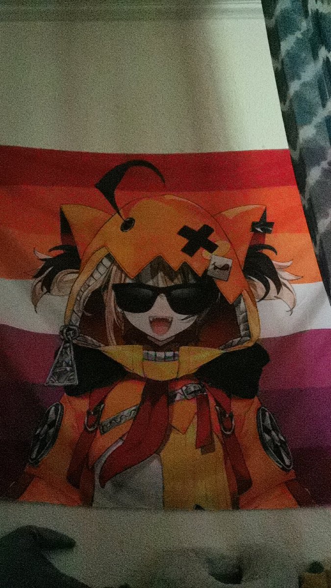steelsharkz's tweet image. last night at like. 1am i decided i need to rearrange the way my bed stands so i completely turned it and now i wake up and the first thing I see is gigi murin