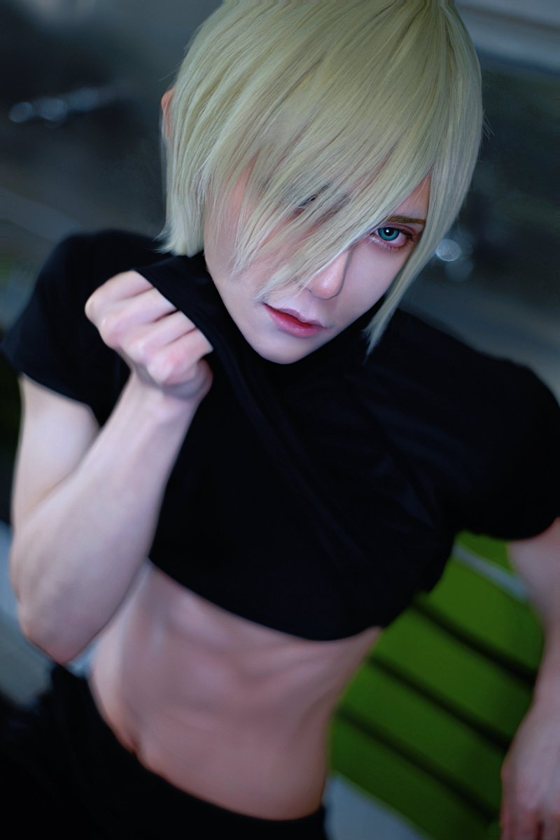 S_kidn's tweet image. 練習終わりに何見てんだって感じのユーリ・プリセツキーです。ご査収ください。