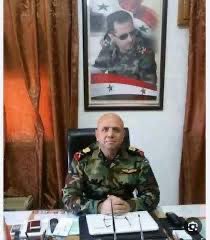 #حلب 
قوات الأمن الداخلي تعتقل المجرم اللواء الطيار عماد نفوري بعد عملية دقيقة في حلب. 

نفوري من مواليد النبك بريف دمشق، قاد عام 2012 اللواء 17 المسؤول عن طلعات جوية استهدفت مناطق خارجة عن سيطرة النظام البائد، وأشرف على غارة طالت مسقط رأسه وقتلت 6 من أقاربه. 

في 2021 عُيّن