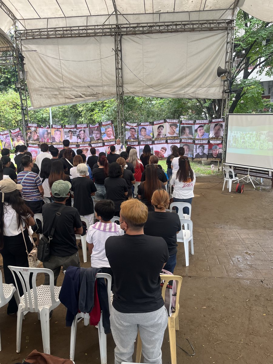 verafiles's tweet image. #SONA2025: Ahead of President Ferdinand Marcos Jr.’s fourth State of the Nation Address before a joint session of Congress at Batasan Pambansa on Monday, families of the missing sabungeros (cockfight enthusiasts) join the anti-SONA protests in Quezon City.
Photos by Bullit…