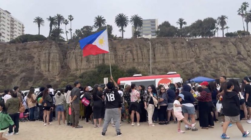 RAISING OUR FLAG INSIDE AND OUTSIDE OUR COUNTRY 😭🇵🇭

PATULOY NA IWAWAGAYWAY ANG WATAWAT. 

Thank you so much. 
Credit to the owner of these photos/videos. (Please comment)

SB19 IN TEMECULA SKIES 
SB19 HEATS UP TEMECULA
<a href="/SB19Official/">SB19 Official</a> #SB19 
#SaWWorldTourTEM 
#DroneShowforSB19