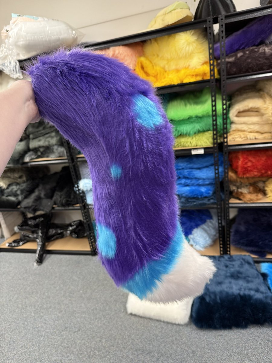 Astris_Fursuits's tweet image. Finished this fluffy spotty tail for an upcoming commission! πππ€
β¨πβ¨