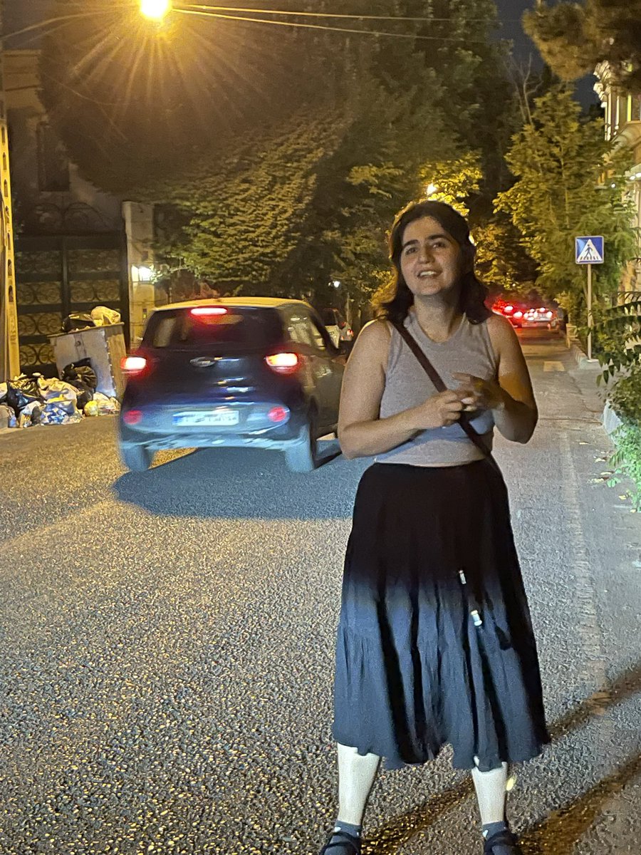 متاسفم برای تجربه تلخی که از دیدن عکسام دارید اما من فقط همین یه دامن رو دارم.