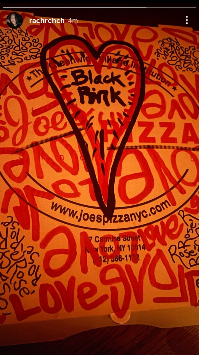 1997naurrrrr's tweet image. the customized rosé joe&apos;s pizza box is very cute