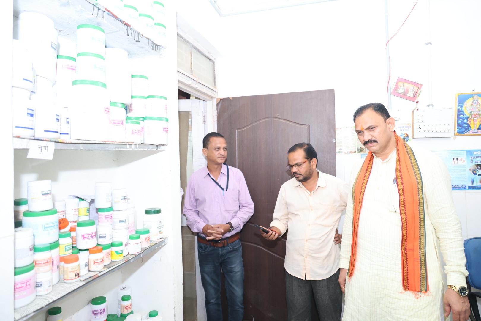 Jansampark CG on X: "स्वास्थ्य मंत्री श्री श्याम बिहारी जायसवाल ने मनेंद्रगढ़ जिले के प्राथमिक स्वास्थ्य केंद्र बंजारीडाड का आकस्मिक निरीक्षण ...