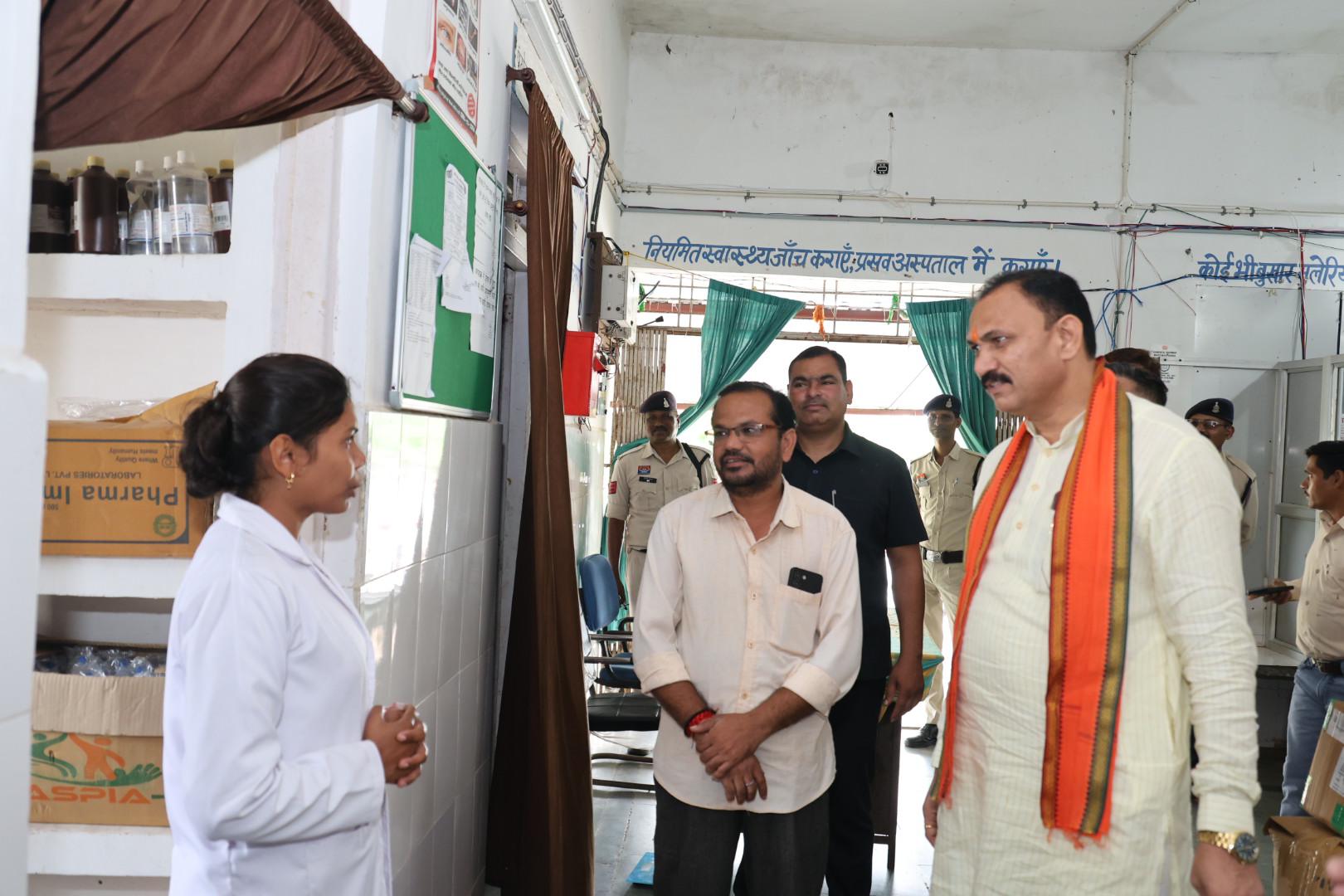 Jansampark CG on X: "स्वास्थ्य मंत्री श्री श्याम बिहारी जायसवाल ने मनेंद्रगढ़ जिले के प्राथमिक स्वास्थ्य केंद्र बंजारीडाड का आकस्मिक निरीक्षण ...