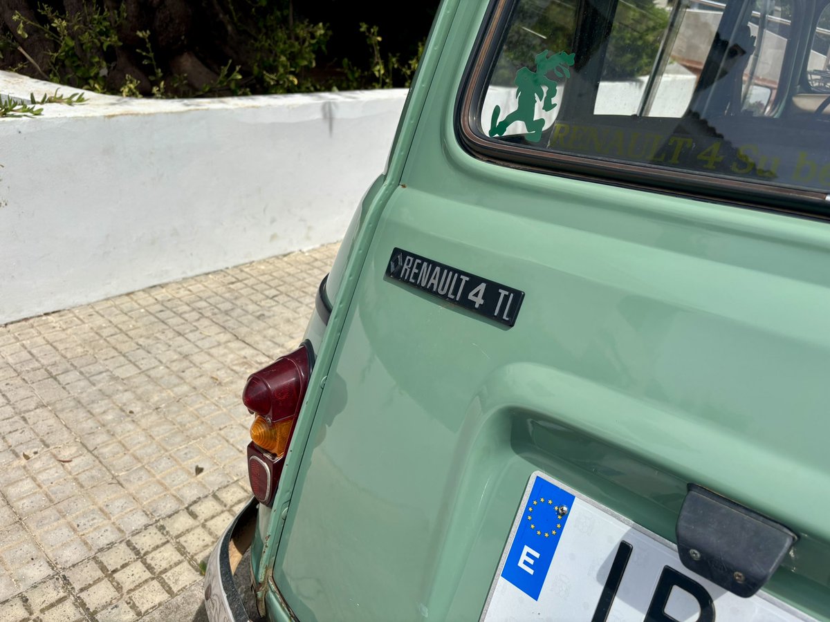 Renault 4 has become a rare sight on Spanish roads now, but here’s a rusty 4 TL survivor.