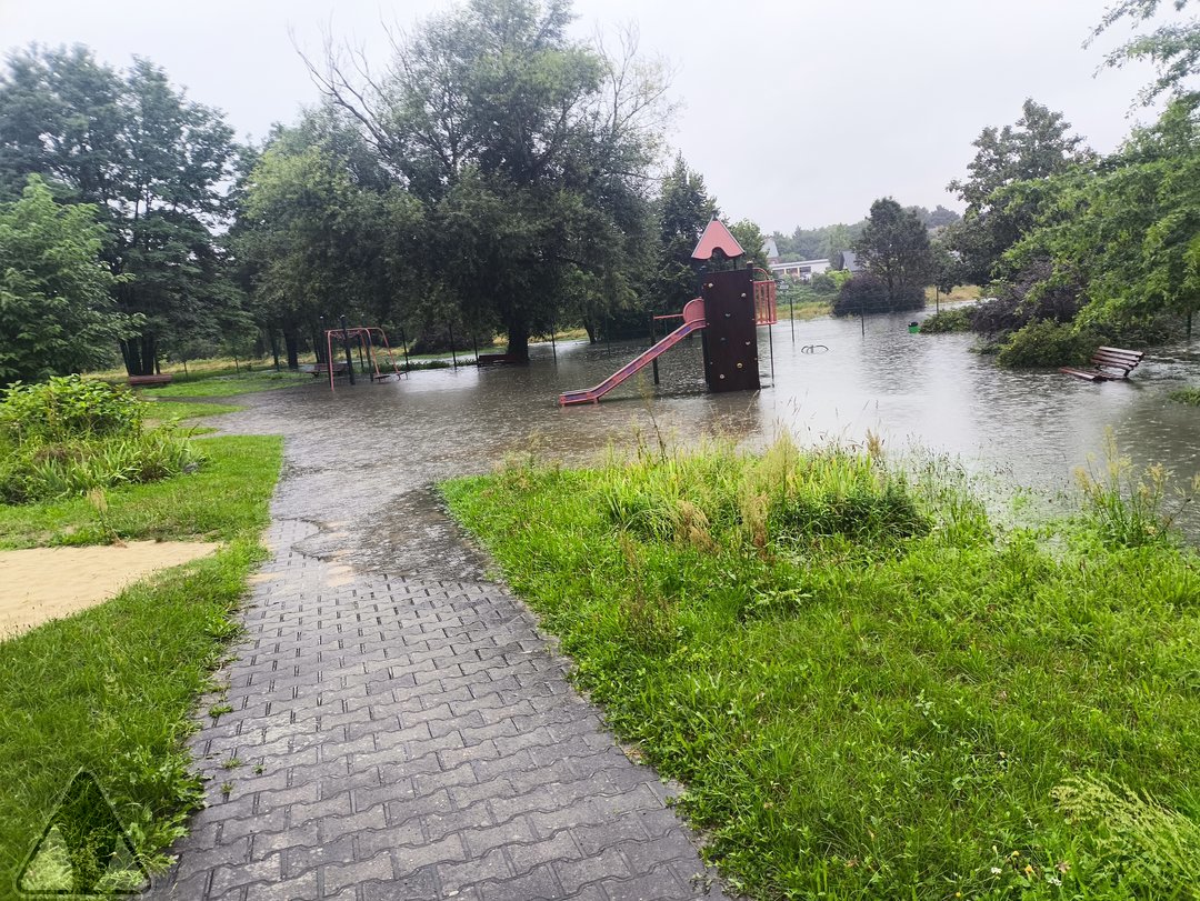 SOB_pl's tweet image. Tak było w Zabrzu kilka minut temu.
📷 Użytkownik Systemu Raportów Tomasz @Miasto_Zabrze 
@IMGWmeteo @MeteoprognozaPL @meteo_expert 
#obserwatorzyburz #pogoda #deszcz #zalania #niż #niżgenueński #uwaga