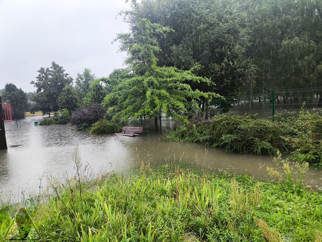SOB_pl's tweet image. Tak było w Zabrzu kilka minut temu.
📷 Użytkownik Systemu Raportów Tomasz @Miasto_Zabrze 
@IMGWmeteo @MeteoprognozaPL @meteo_expert 
#obserwatorzyburz #pogoda #deszcz #zalania #niż #niżgenueński #uwaga