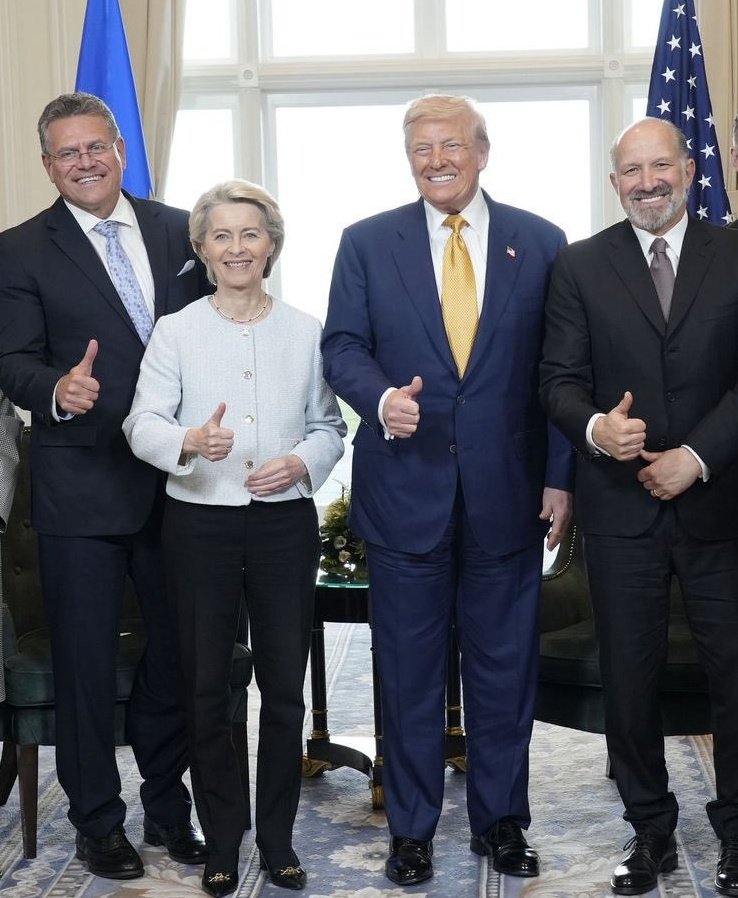 Lo peor de estos tiempos de imágenes engañosas de Inteligencia Artificial no es cuando es efectivamente IA, sino cuando no te puedes creer que no sea artificial. Ésta es una de esas fotos. Genuflexión. #vonderLeyen