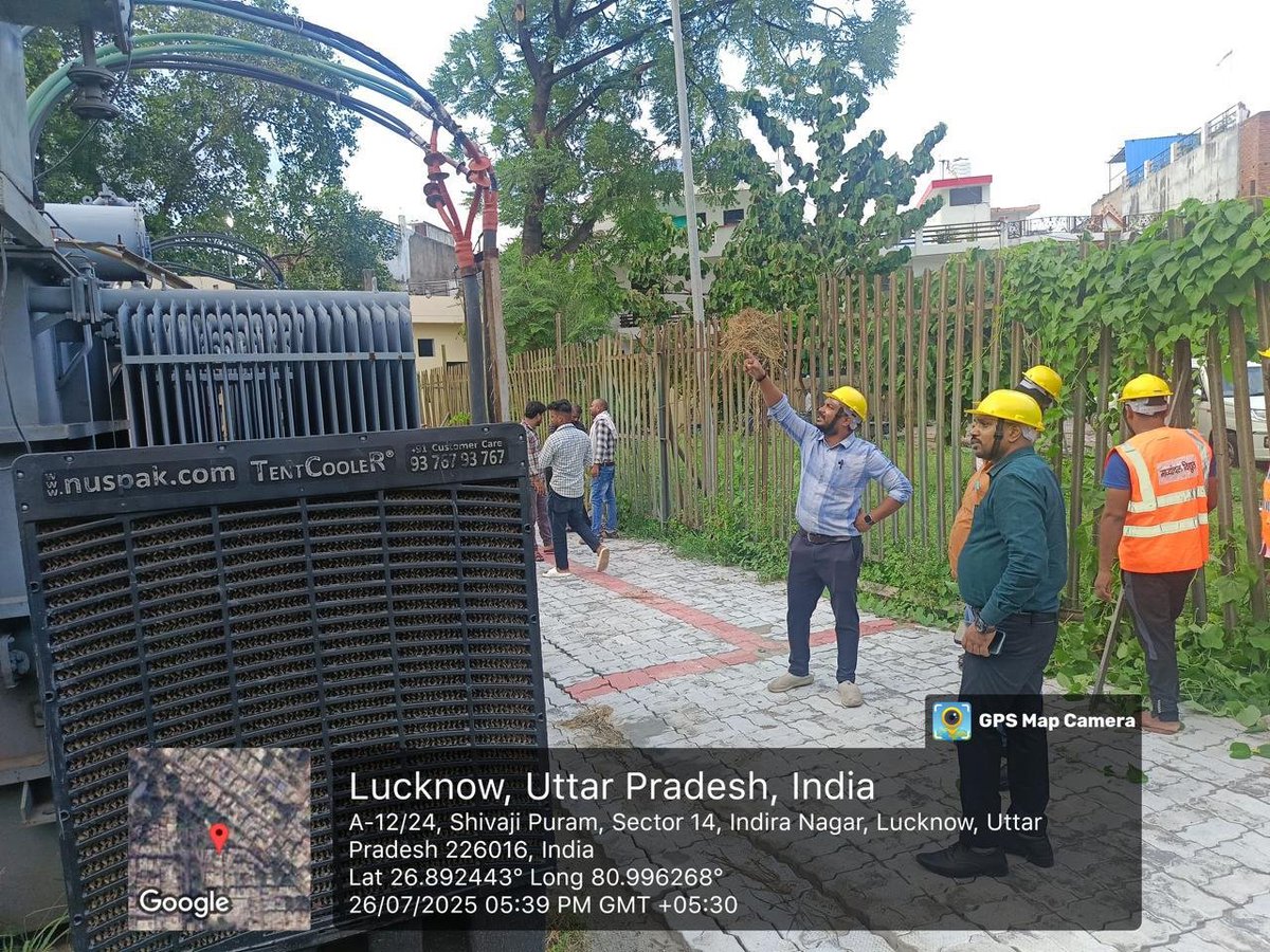 bstvlive's tweet image. 🚨लखनऊ : सुरक्षा किट पहनकर काम करेंगे बिजली कर्मी🚨

🆔 संविदा कर्मियों को उपकरण, सुरक्षा किट दी गई
🕵️‍♂️ हादसों में कई संविदा कर्मियों की जा चुकी जान

#Lucknow #ElectricityWorkers #SafetyKit #ContractWorkers #WorkplaceSafety