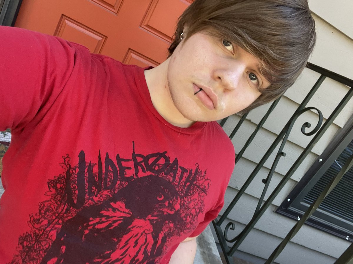 2bringourownend's tweet image. this is what i looked like today