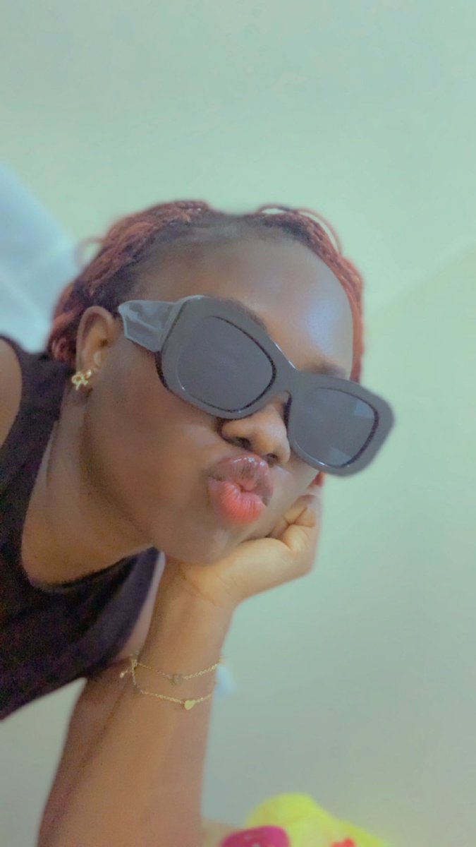 DrAffectionate's tweet image. Yesterday, my Girl @thereadershut , @dglasses_girl opened her pharmacy and mini bookstore.
Congratulations babes❤️